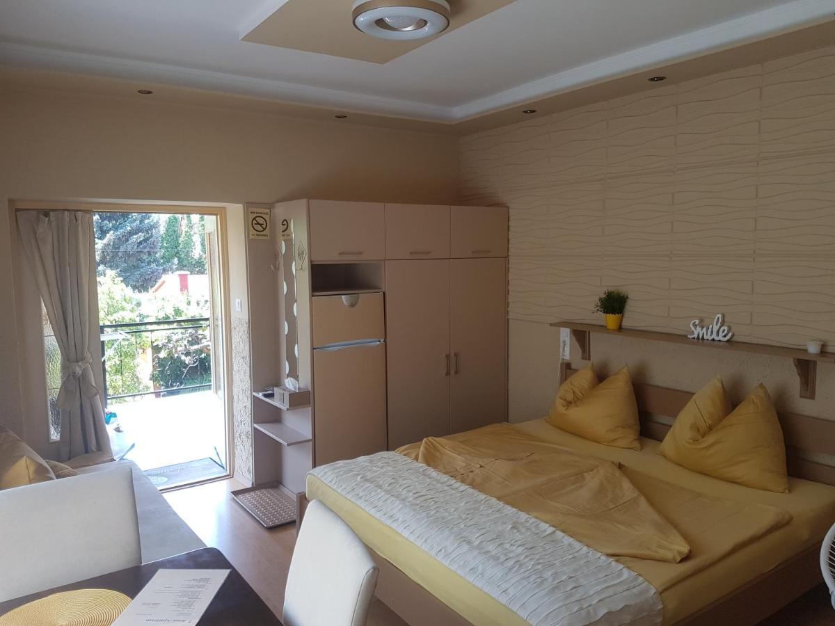 Rozsa Apartman Alsóörs エクステリア 写真