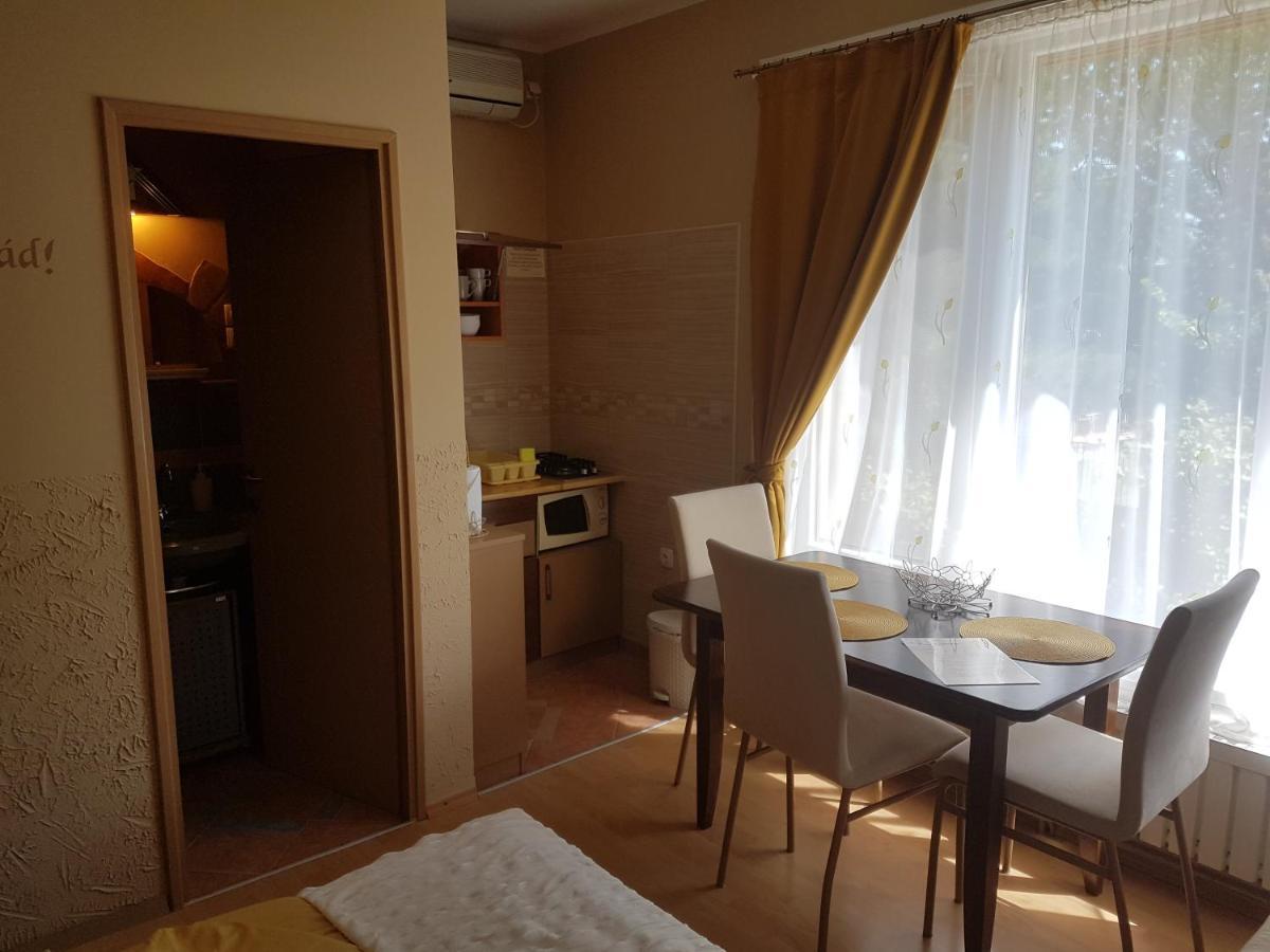 Rozsa Apartman Alsóörs エクステリア 写真