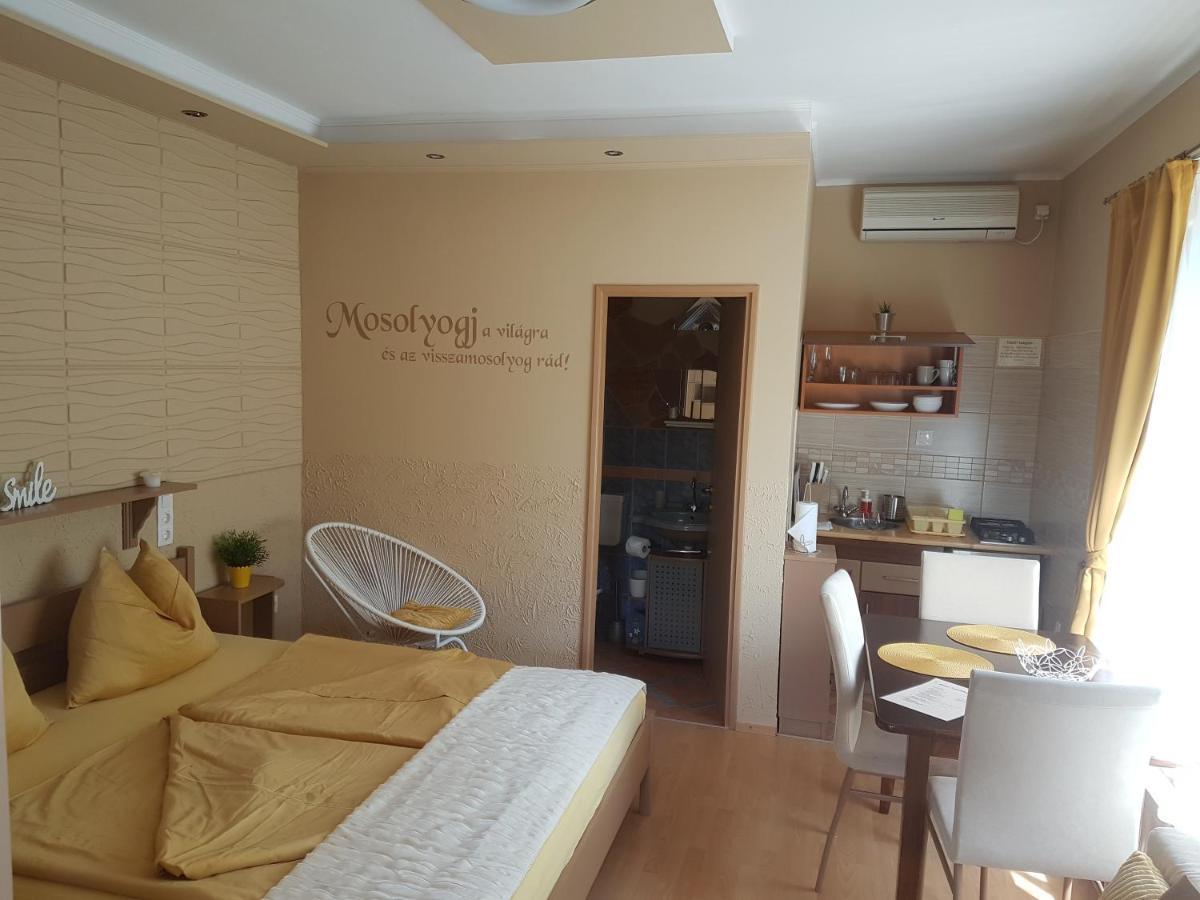 Rozsa Apartman Alsóörs エクステリア 写真