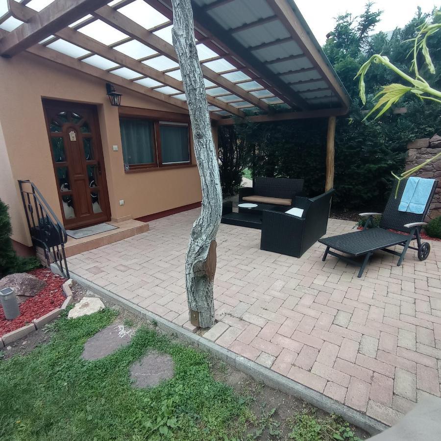 Rozsa Apartman Alsóörs エクステリア 写真