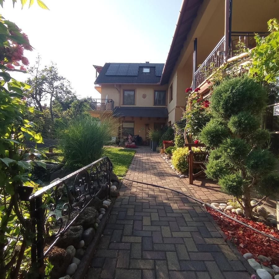 Rozsa Apartman Alsóörs エクステリア 写真