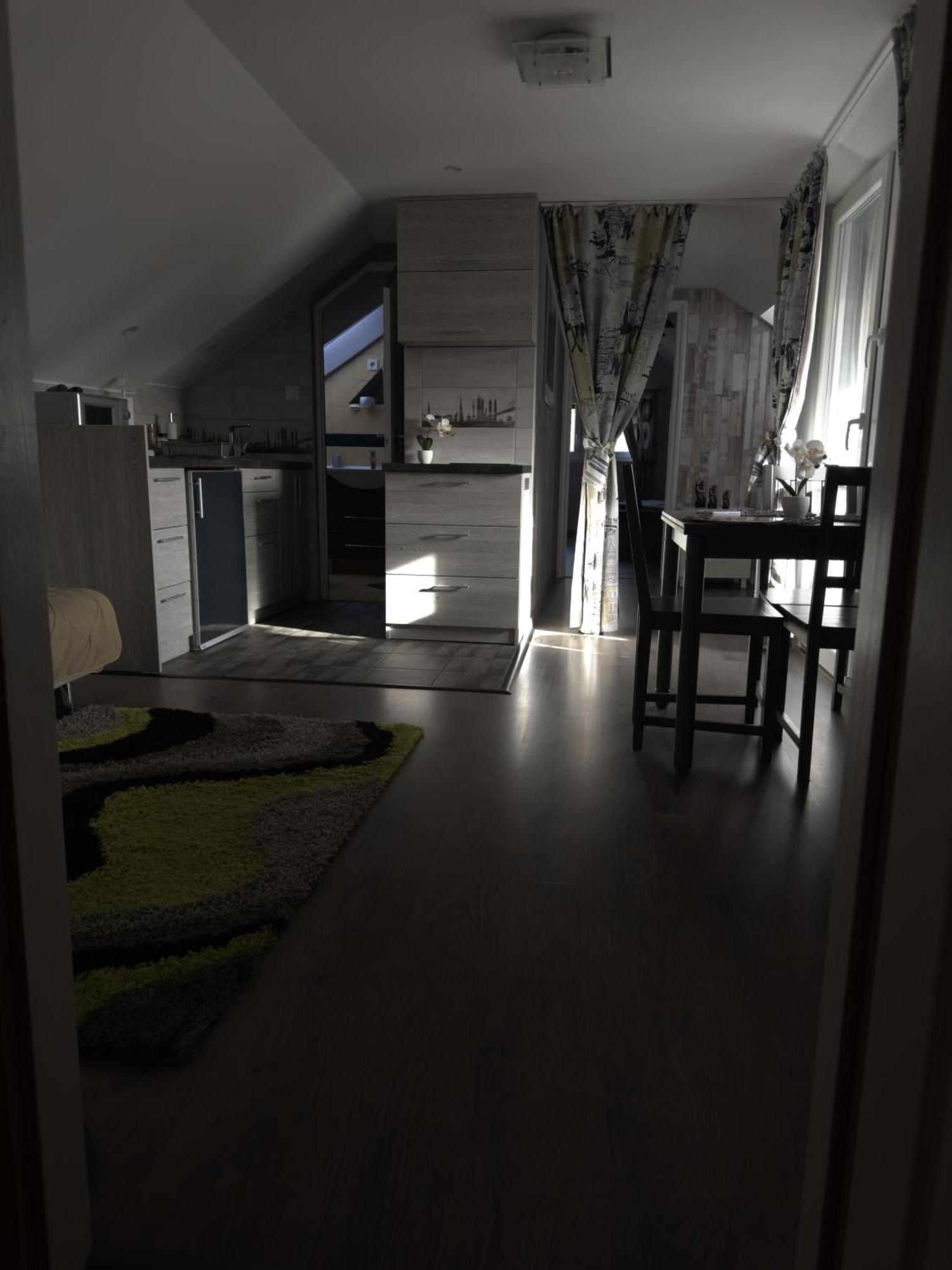 Rozsa Apartman Alsóörs 部屋 写真